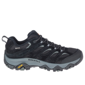 En svart och grå Merrell Moab 3 GTX herrsko visas från sidan. Skon har GORE-TEX-märkning för vattentäthet och en Vibram-sula för grepp. Designen inkluderar nätpaneler för andningsförmåga och starka snören för stöd.
